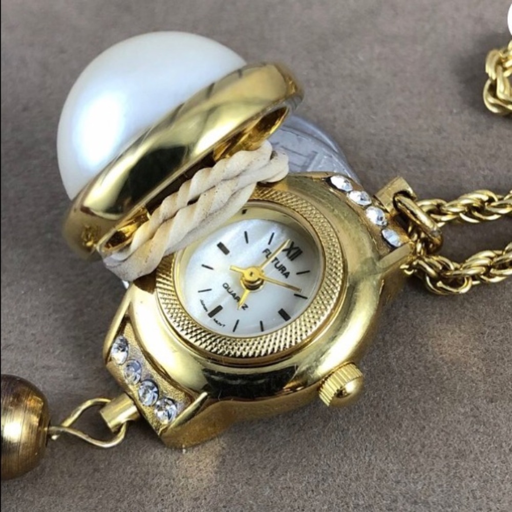 Vintage Futura Flux Pearl Gold necklace QVC